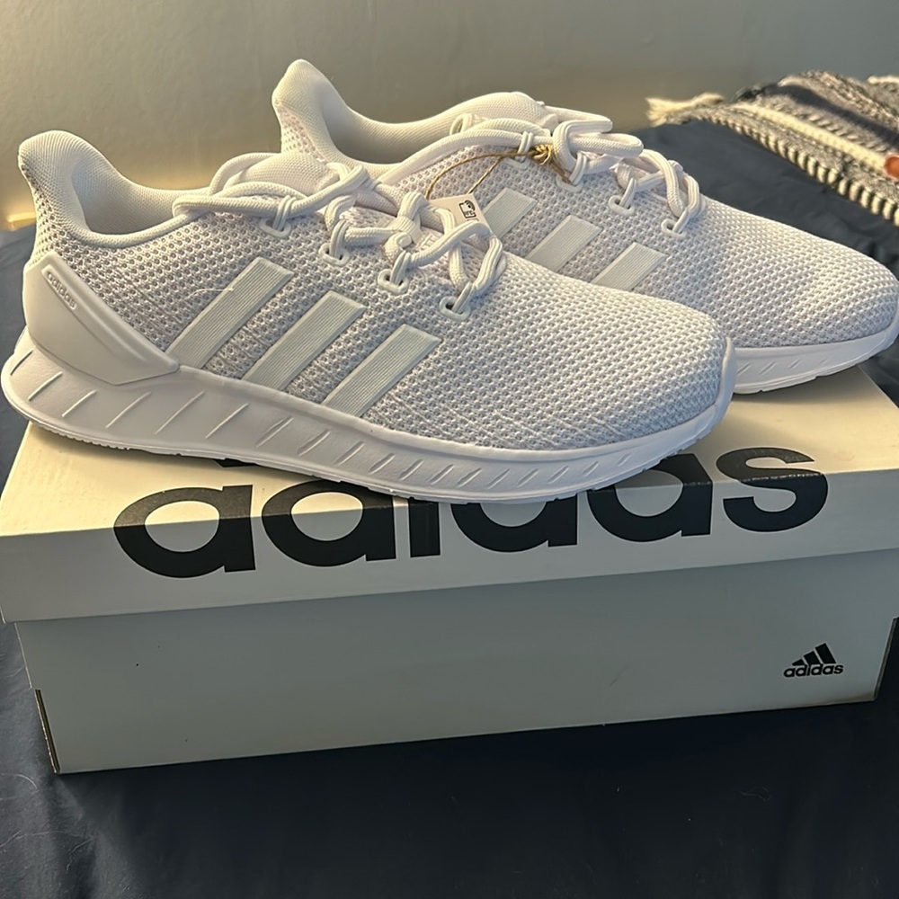 Adidas Men’s Size 8 White Questar Flow NXT